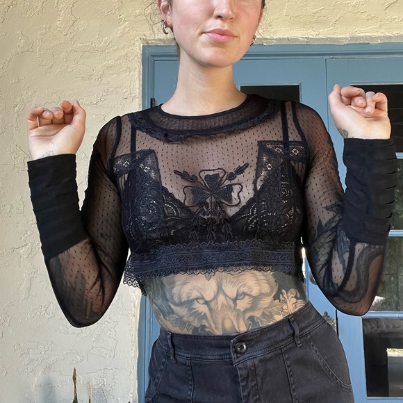 Handmade gothic lace crop top - Picture 2 of 3